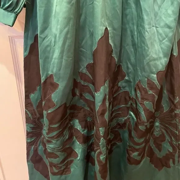 NWT Anthropologie Nikasha Embroidered Satin Dress Emerald Small #131 is  available for purchase on au PAY Market - Imported Goods Online Store  Co.Ltd. | au PAY Market - Online Shopping Site